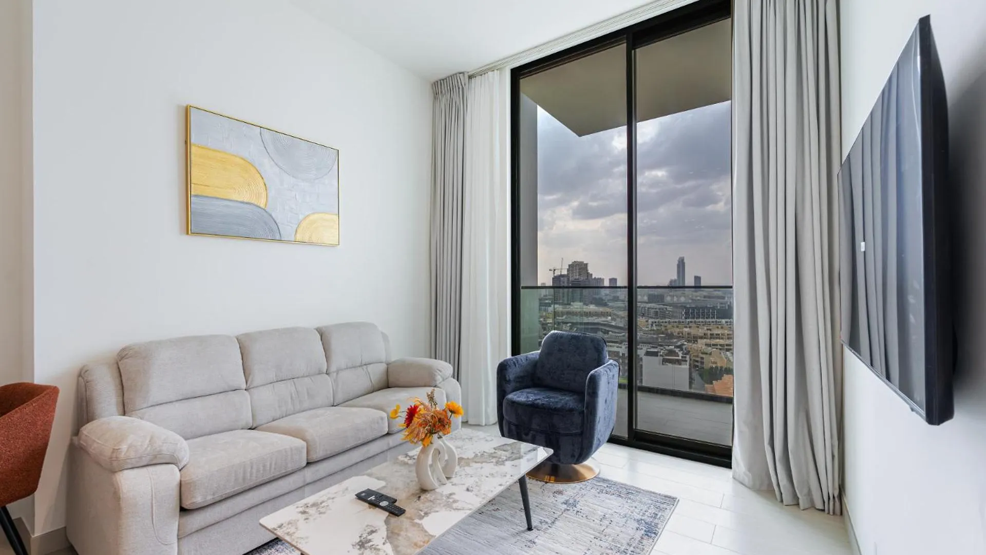 Smart Living I High Speed Wi-Fi I City View Dubai Apartment