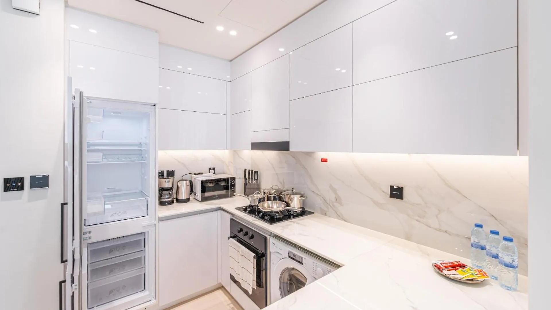 Smart Living I High Speed Wi-Fi I City View Dubai Apartment