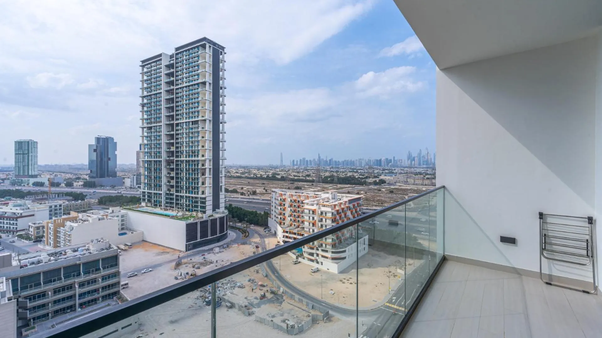 Smart Living I High Speed Wi-Fi I City View Dubai Apartment