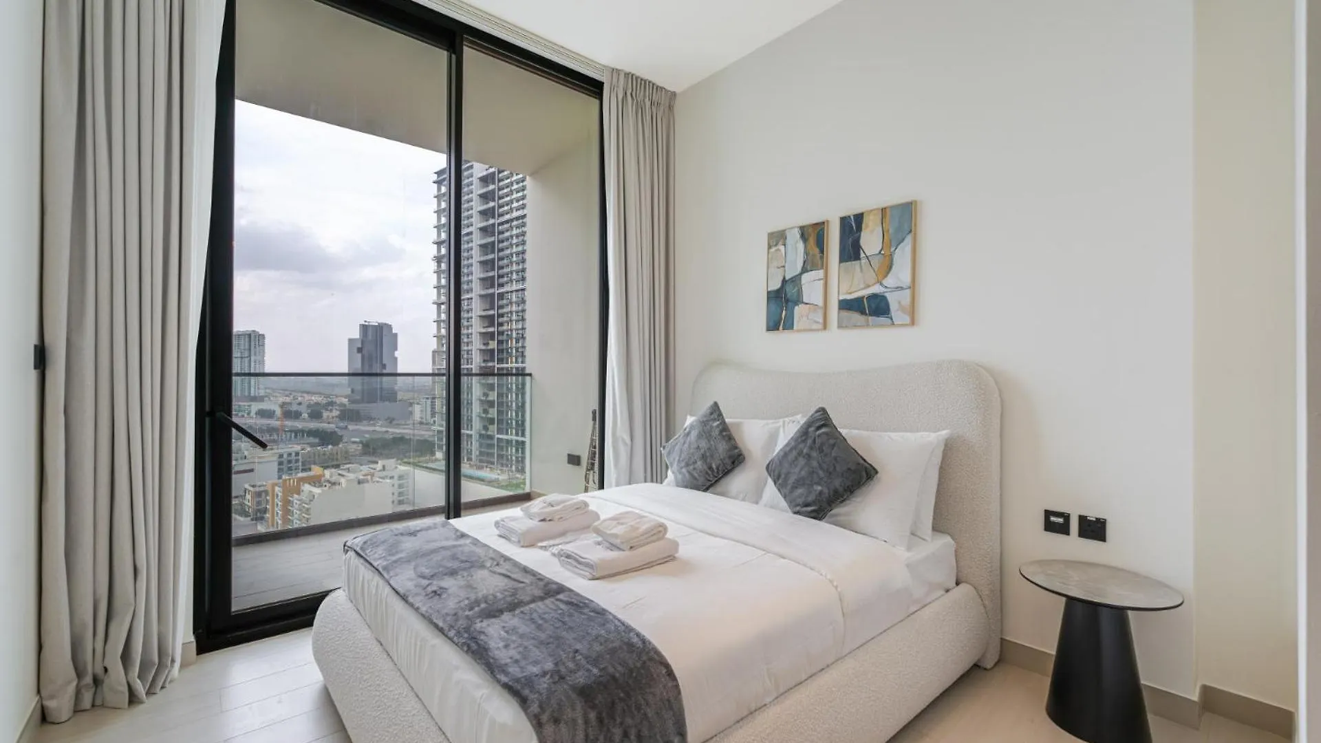 Smart Living I High Speed Wi-Fi I City View Dubai