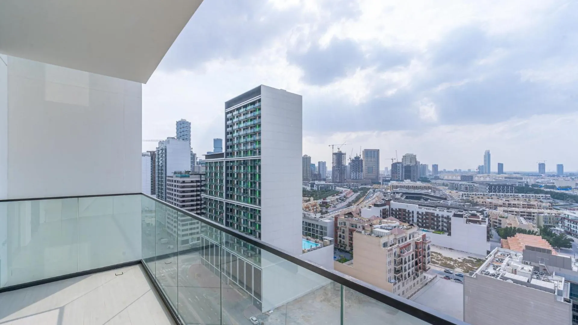 Smart Living I High Speed Wi-Fi I City View Dubai